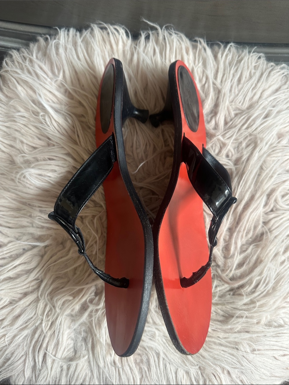 Gucci Black Leather Thong Sandals with Red Footbed - Picture 3 of 9
